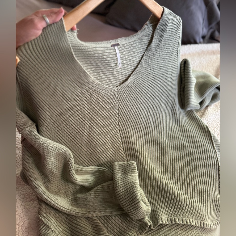 Free people • la brea vneck oversized ribbed sweater - Picture 2 of 6
